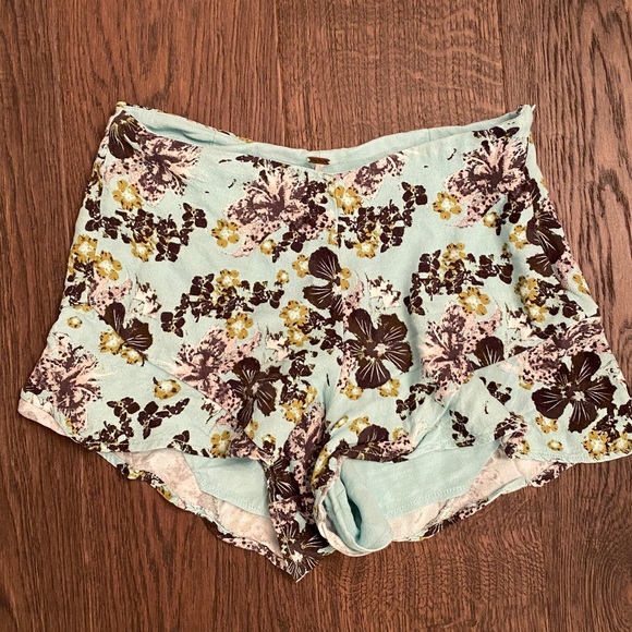 Free People- mint floral shorts - Picture 5 of 9